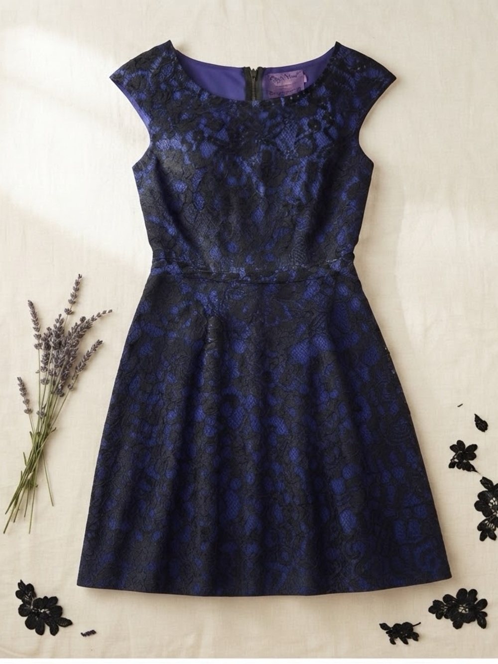Simply Vera Wang size 4 sheath purple and black lace dress ptp 15.5”